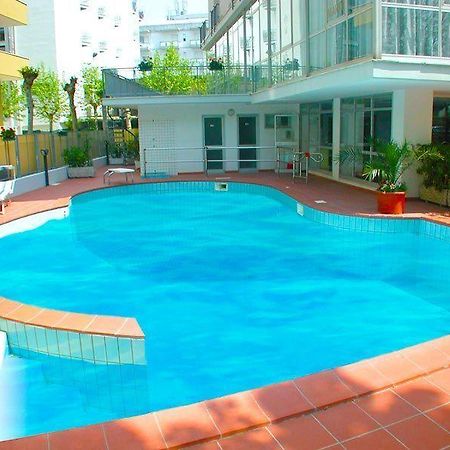 Hotel Mario Чезенатико Экстерьер фото