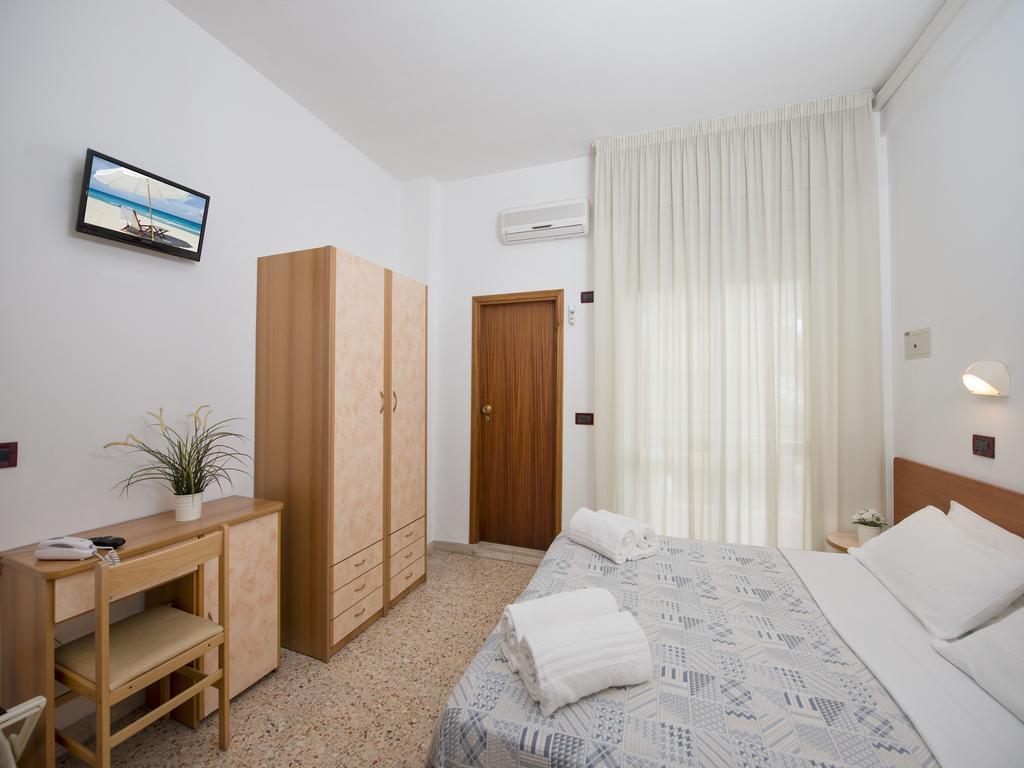 Hotel Mario Чезенатико Экстерьер фото