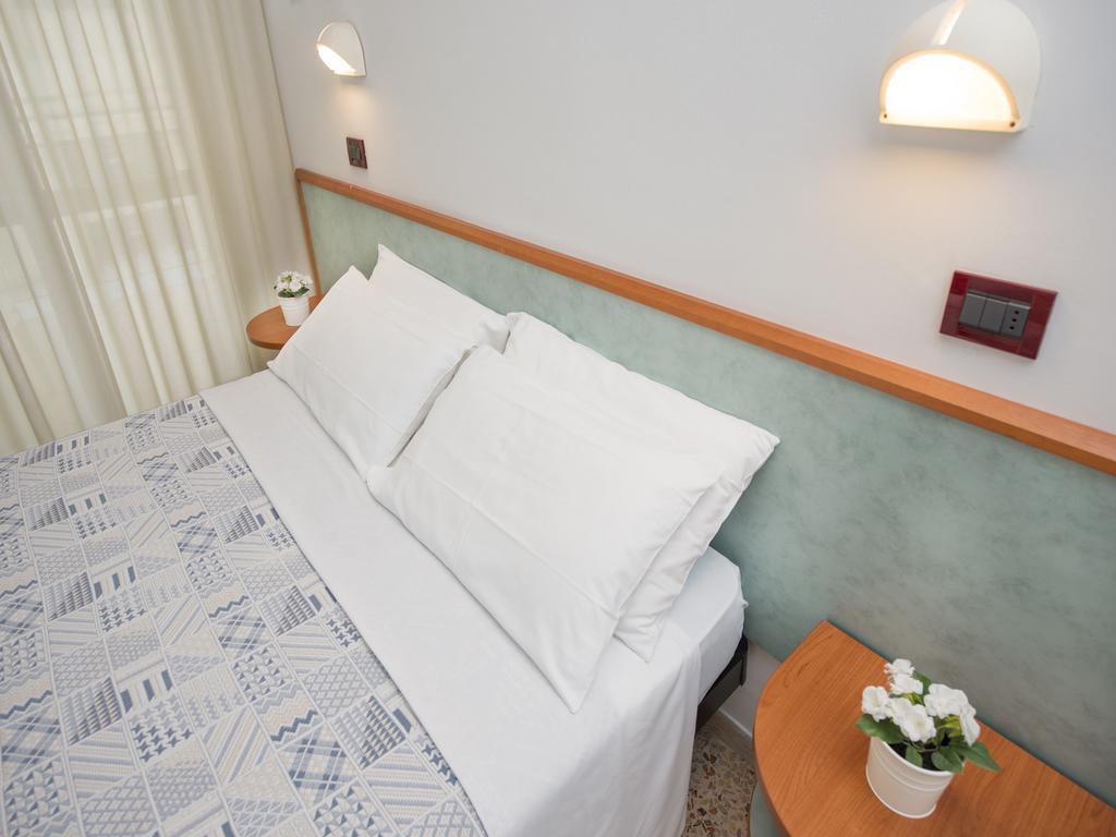 Hotel Mario Чезенатико Экстерьер фото