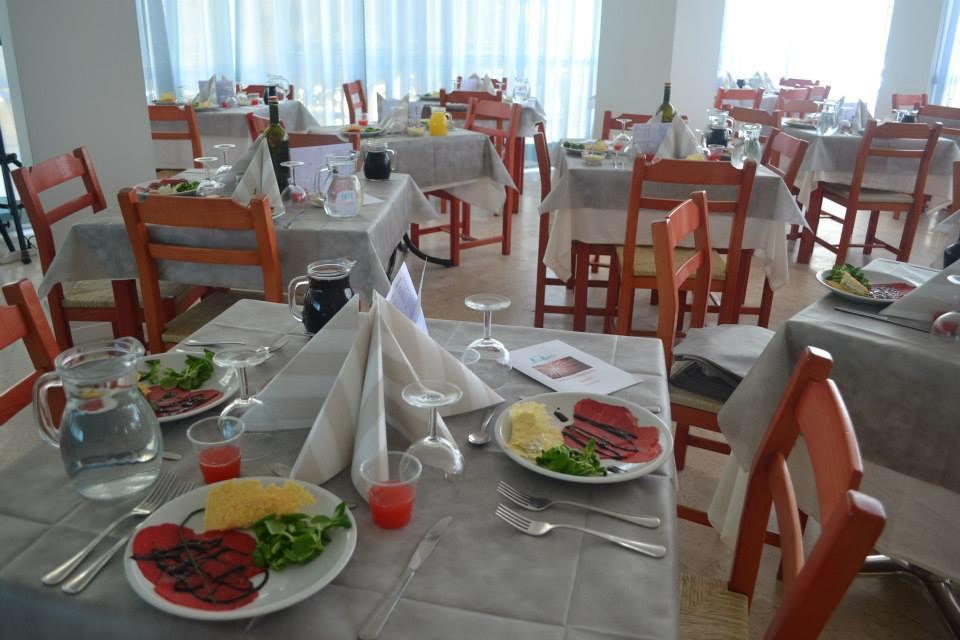 Hotel Mario Чезенатико Экстерьер фото