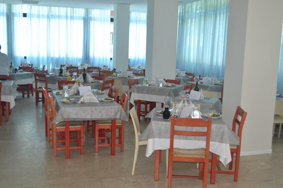 Hotel Mario Чезенатико Экстерьер фото