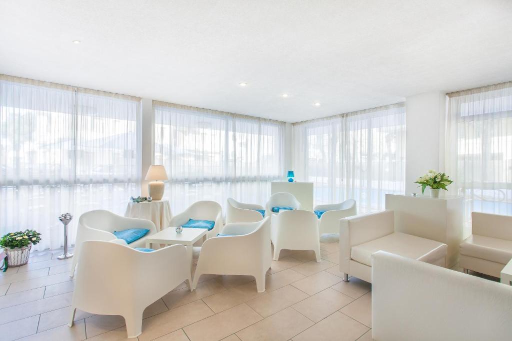 Hotel Mario Чезенатико Экстерьер фото